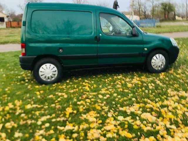 Зеленый Пежо Partner, объемом двигателя 1.9 л и пробегом 340 тыс. км за 1611 $, фото 6 на Automoto.ua