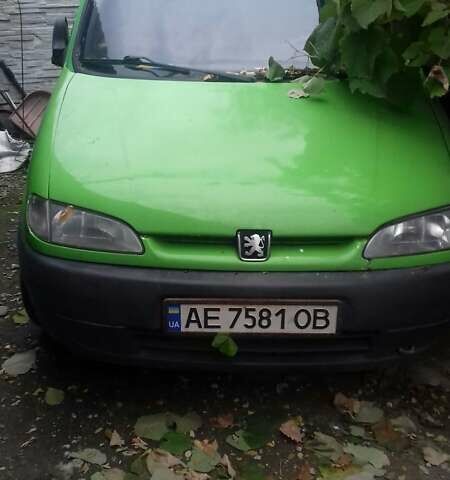 Зеленый Пежо Partner, объемом двигателя 1.9 л и пробегом 111 тыс. км за 3000 $, фото 4 на Automoto.ua