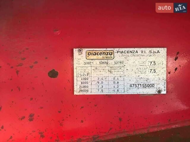 Красный Пиаценза С36, объемом двигателя 0 л и пробегом 300 тыс. км за 4800 $, фото 4 на Automoto.ua