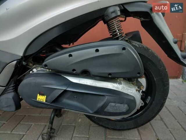 Серый Пиаджо Beverly, объемом двигателя 0 л и пробегом 33 тыс. км за 1400 $, фото 7 на Automoto.ua