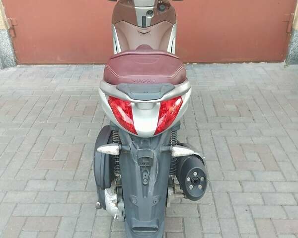 Серый Пиаджо Beverly, объемом двигателя 0 л и пробегом 33 тыс. км за 1400 $, фото 4 на Automoto.ua