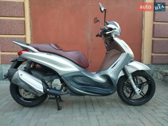 Серый Пиаджо Beverly, объемом двигателя 0 л и пробегом 33 тыс. км за 1400 $, фото 2 на Automoto.ua