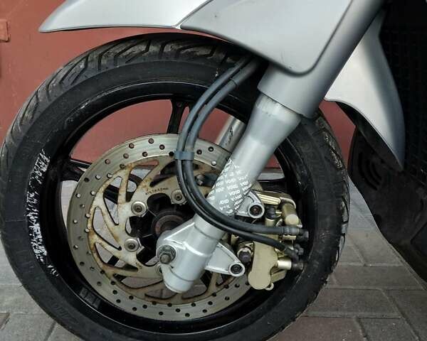 Серый Пиаджо Beverly, объемом двигателя 0 л и пробегом 33 тыс. км за 1400 $, фото 10 на Automoto.ua