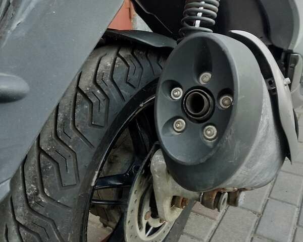 Серый Пиаджо Beverly, объемом двигателя 0 л и пробегом 33 тыс. км за 1400 $, фото 11 на Automoto.ua