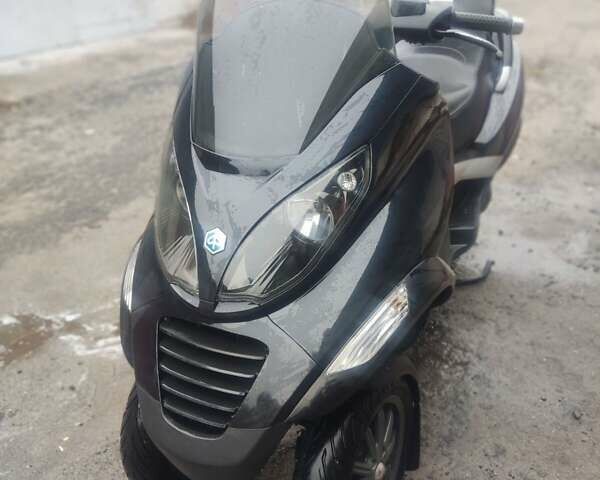 Черный Пиаджо MP3, объемом двигателя 0.25 л и пробегом 17 тыс. км за 2500 $, фото 6 на Automoto.ua