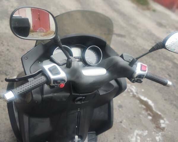 Чорний Піаджо MP3, об'ємом двигуна 0.25 л та пробігом 17 тис. км за 3000 $, фото 1 на Automoto.ua