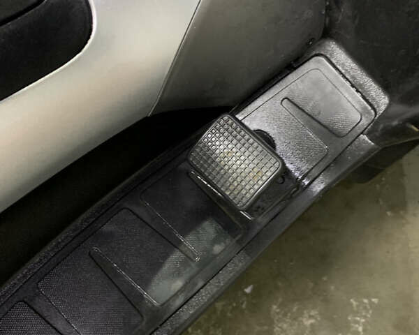 Чорний Піаджо MP3, об'ємом двигуна 0.4 л та пробігом 6 тис. км за 2500 $, фото 14 на Automoto.ua