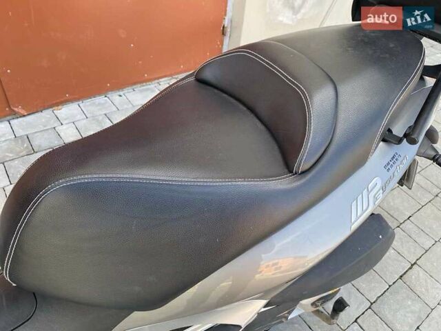 Серый Пиаджо MP3, объемом двигателя 0.28 л и пробегом 22 тыс. км за 2800 $, фото 4 на Automoto.ua