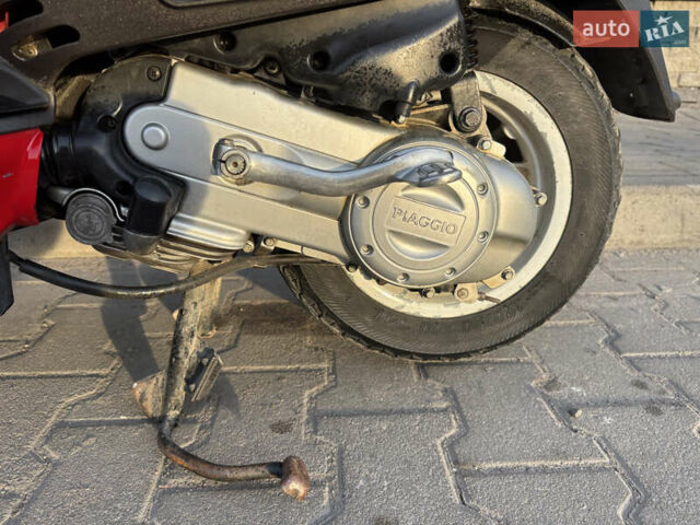 Красный Пиаджо Vespa, объемом двигателя 0.5 л и пробегом 18 тыс. км за 1000 $, фото 14 на Automoto.ua