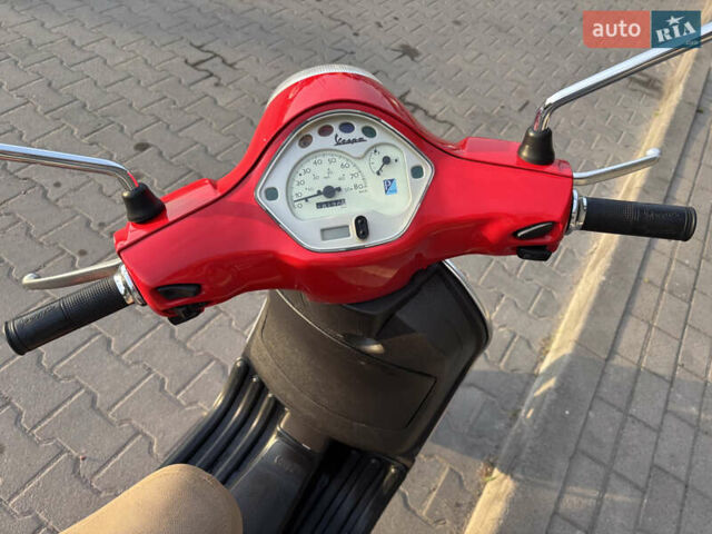 Красный Пиаджо Vespa, объемом двигателя 0.5 л и пробегом 18 тыс. км за 1000 $, фото 16 на Automoto.ua