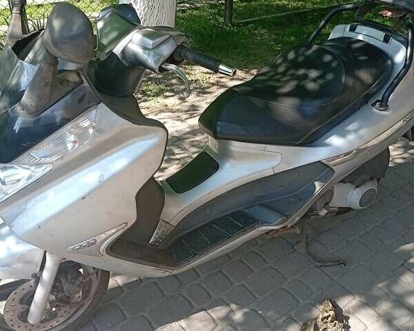Піаджо Х8 2004 у Львові на Automoto.ua Сірий Піаджо Х8, об'ємом двигуна 0 л та пробігом 10 тис. км за 700 $, фото 4 на Automoto.ua