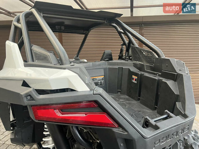 Белый Поларис RZR XP 1000, объемом двигателя 1 л и пробегом 1 тыс. км за 22900 $, фото 4 на Automoto.ua