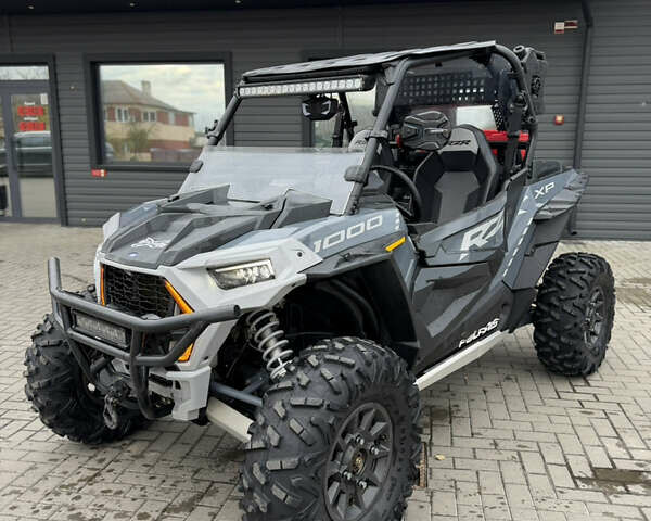 Поларис RZR XP 1000 2021 в Сарнах на Automoto.ua Серый Поларис RZR XP 1000, объемом двигателя 1 л и пробегом 2 тыс. км за 20900 $, фото 1 на Automoto.ua