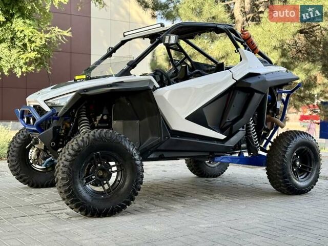 Білий Поларіс RZR XP 1000 EPS, об'ємом двигуна 1 л та пробігом 12 тис. км за 15999 $, фото 3 на Automoto.ua