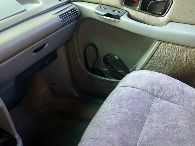 Серый Понтиак Транс Спорт, объемом двигателя 2.3 л и пробегом 316 тыс. км за 1570 $, фото 4 на Automoto.ua