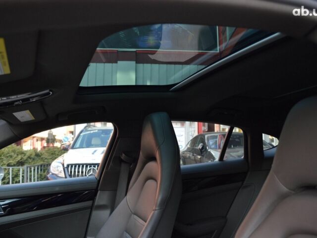 Порше 3302, объемом двигателя 2.3 л и пробегом 66 тыс. км за 76900 $, фото 4 на Automoto.ua