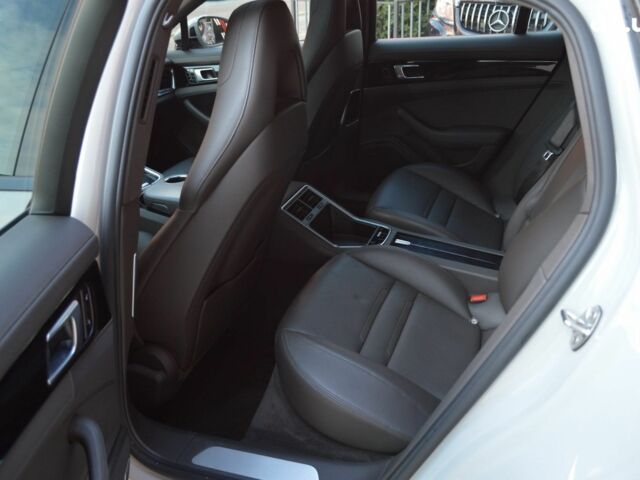 Порше 3302, объемом двигателя 2.3 л и пробегом 66 тыс. км за 76900 $, фото 3 на Automoto.ua