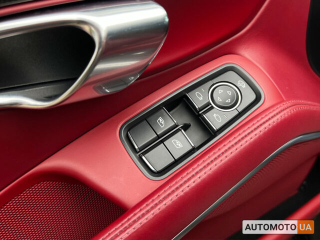 Черный Порше 911 Каррера, объемом двигателя 3 л и пробегом 55 тыс. км за 93900 $, фото 21 на Automoto.ua