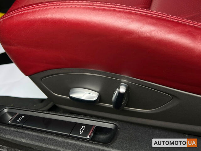 Черный Порше 911 Каррера, объемом двигателя 3 л и пробегом 55 тыс. км за 93900 $, фото 20 на Automoto.ua