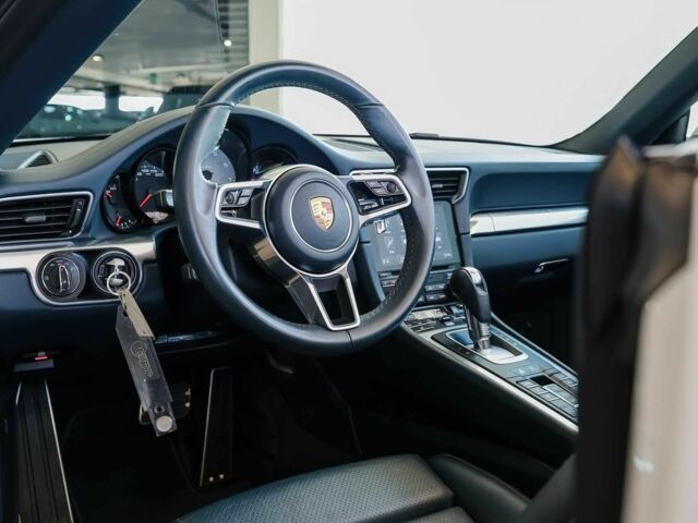 Белый Порше 911, объемом двигателя 3 л и пробегом 40 тыс. км за 39000 $, фото 11 на Automoto.ua