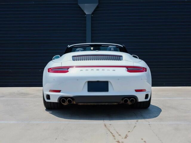 Белый Порше 911, объемом двигателя 3 л и пробегом 40 тыс. км за 39000 $, фото 4 на Automoto.ua