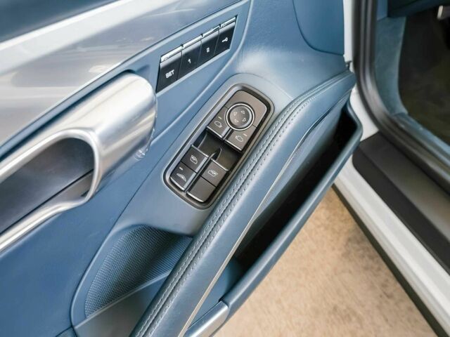 Белый Порше 911, объемом двигателя 3 л и пробегом 40 тыс. км за 39000 $, фото 13 на Automoto.ua