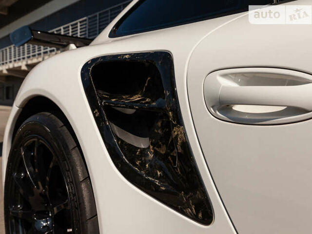 Белый Порше 911, объемом двигателя 3.6 л и пробегом 32 тыс. км за 99999 $, фото 65 на Automoto.ua