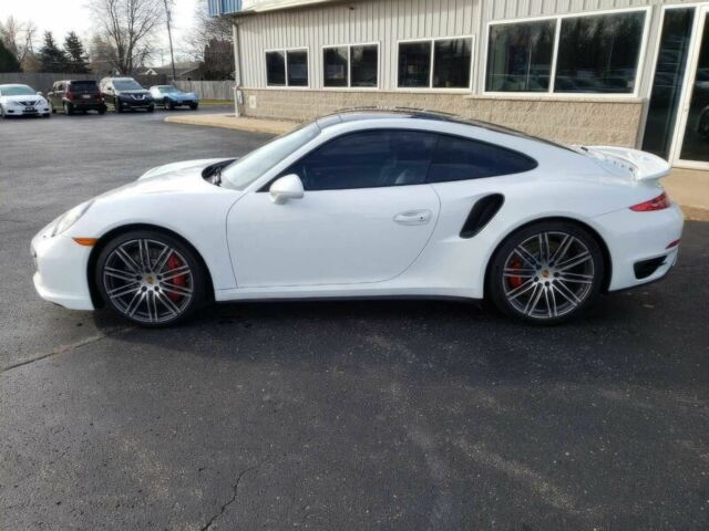 Белый Порше 911, объемом двигателя 3.8 л и пробегом 75 тыс. км за 66700 $, фото 4 на Automoto.ua