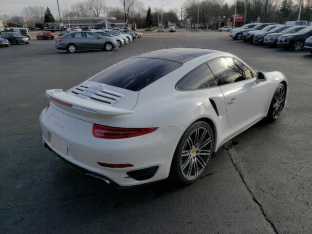 Белый Порше 911, объемом двигателя 3.8 л и пробегом 75 тыс. км за 66700 $, фото 5 на Automoto.ua