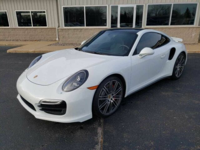 Белый Порше 911, объемом двигателя 3.8 л и пробегом 75 тыс. км за 66700 $, фото 2 на Automoto.ua