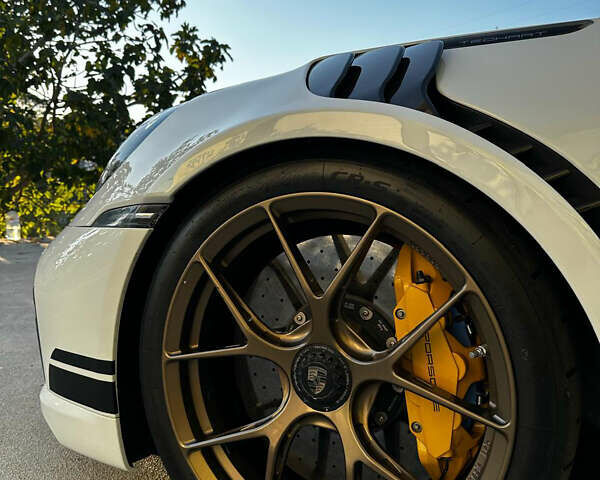 Белый Порше 911, объемом двигателя 3.75 л и пробегом 50 тыс. км за 350000 $, фото 11 на Automoto.ua