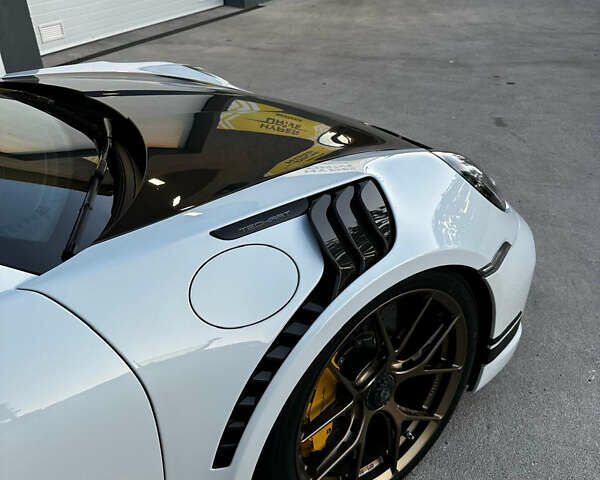 Белый Порше 911, объемом двигателя 3.75 л и пробегом 50 тыс. км за 350000 $, фото 10 на Automoto.ua