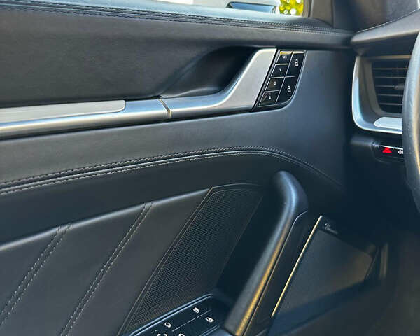 Белый Порше 911, объемом двигателя 3.75 л и пробегом 50 тыс. км за 350000 $, фото 17 на Automoto.ua