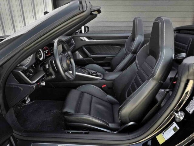 Черный Порше 911, объемом двигателя 3.8 л и пробегом 18 тыс. км за 70000 $, фото 8 на Automoto.ua