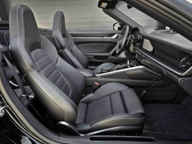Черный Порше 911, объемом двигателя 3.8 л и пробегом 18 тыс. км за 70000 $, фото 10 на Automoto.ua