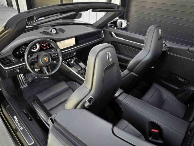 Черный Порше 911, объемом двигателя 3.8 л и пробегом 18 тыс. км за 70000 $, фото 12 на Automoto.ua