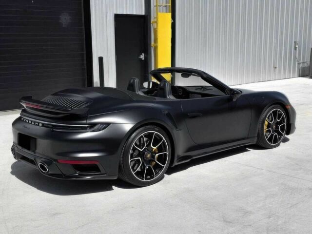 Черный Порше 911, объемом двигателя 3.8 л и пробегом 18 тыс. км за 70000 $, фото 6 на Automoto.ua
