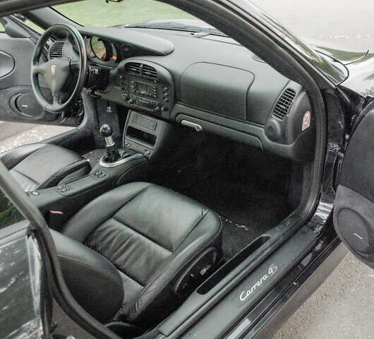 Черный Порше 911, объемом двигателя 3.6 л и пробегом 110 тыс. км за 41000 $, фото 43 на Automoto.ua