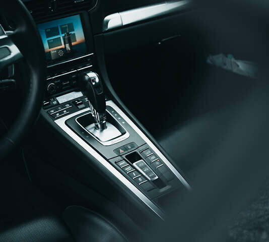 Красный Порше 911, объемом двигателя 3.81 л и пробегом 60 тыс. км за 79999 $, фото 9 на Automoto.ua