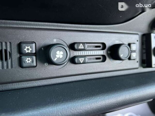 Порше 911, объемом двигателя 3.6 л и пробегом 115 тыс. км за 108500 $, фото 28 на Automoto.ua