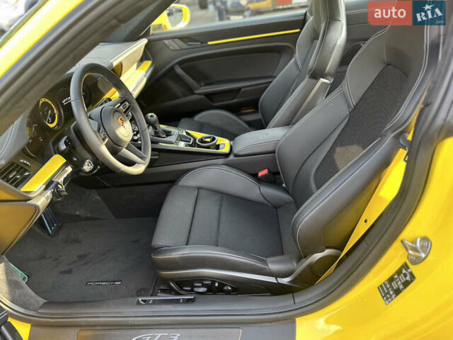 Желтый Порше 911, объемом двигателя 4 л и пробегом 1 тыс. км за 330000 $, фото 13 на Automoto.ua