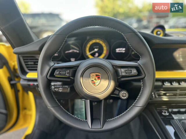Желтый Порше 911, объемом двигателя 4 л и пробегом 1 тыс. км за 330000 $, фото 16 на Automoto.ua