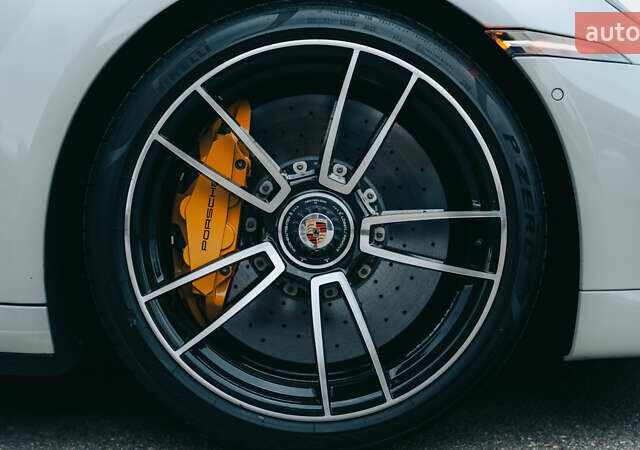 Серый Порше 911, объемом двигателя 3.75 л и пробегом 50 тыс. км за 270000 $, фото 24 на Automoto.ua