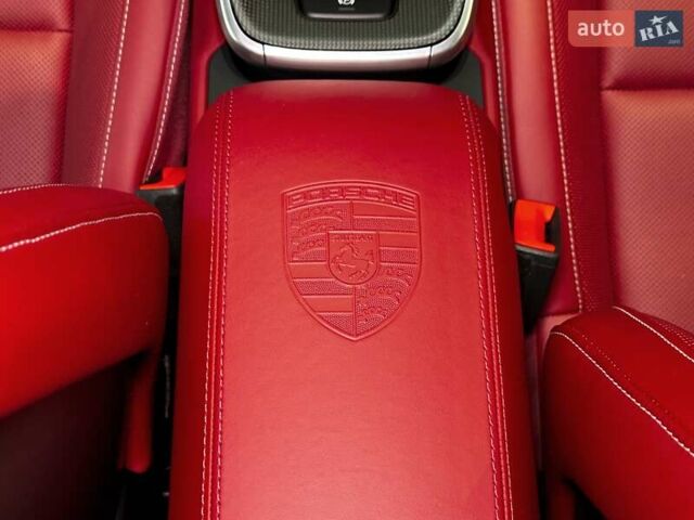 Серый Порше 911, объемом двигателя 2.98 л и пробегом 18 тыс. км за 175000 $, фото 33 на Automoto.ua