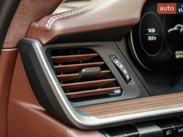 Сірий Порше 911, об'ємом двигуна 3.75 л та пробігом 26 тис. км за 305000 $, фото 22 на Automoto.ua