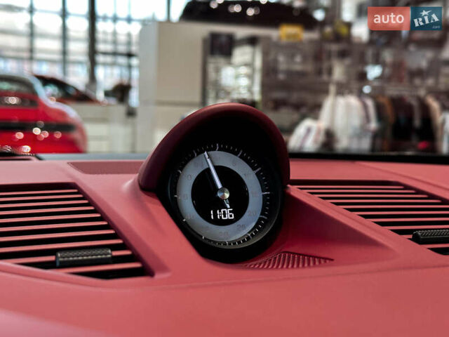 Серый Порше 911, объемом двигателя 2.98 л и пробегом 18 тыс. км за 175000 $, фото 26 на Automoto.ua