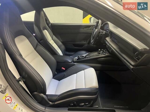 Серый Порше 911, объемом двигателя 2.98 л и пробегом 12 тыс. км за 217636 $, фото 44 на Automoto.ua