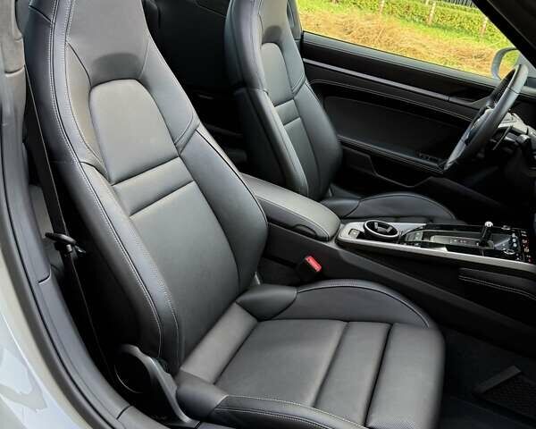 Серый Порше 911, объемом двигателя 3 л и пробегом 7 тыс. км за 200000 $, фото 23 на Automoto.ua