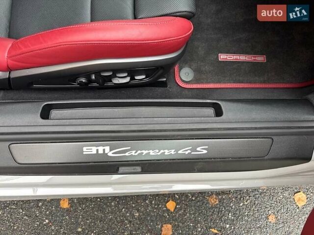 Серый Порше 911, объемом двигателя 3 л и пробегом 8 тыс. км за 227000 $, фото 82 на Automoto.ua