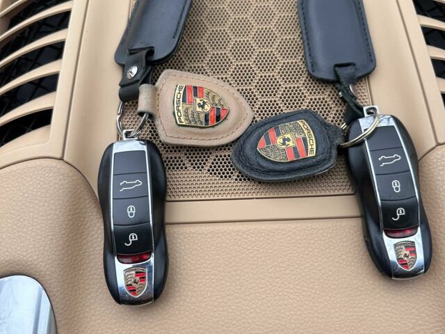 Черный Порше 959, объемом двигателя 3 л и пробегом 219 тыс. км за 25500 $, фото 16 на Automoto.ua